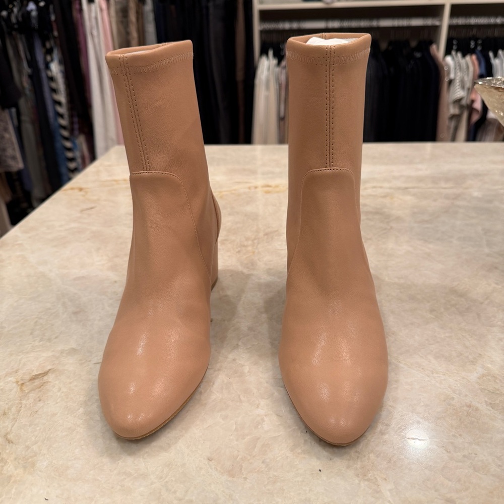 Stuart Weitzman Tan YULIANA 60 Boots. NWOT (no box but never worn).